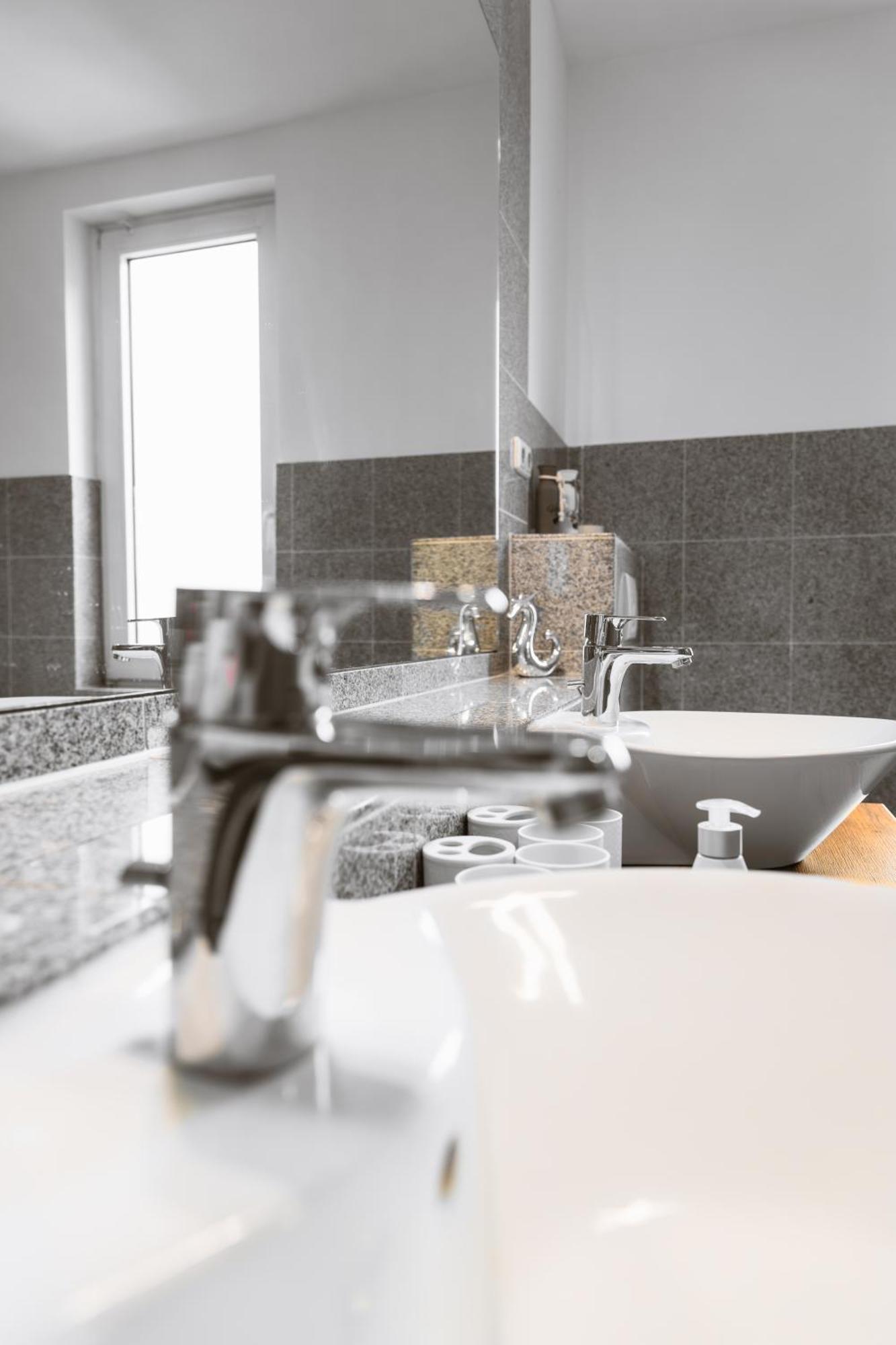 Exklusives Apartment Im Historischen Wohnhaus Mit Kamin, Bad & Viel Platz Bremerhaven Buitenkant foto