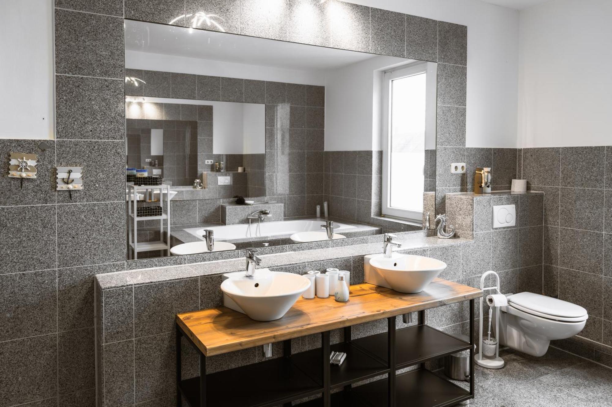 Exklusives Apartment Im Historischen Wohnhaus Mit Kamin, Bad & Viel Platz Bremerhaven Buitenkant foto